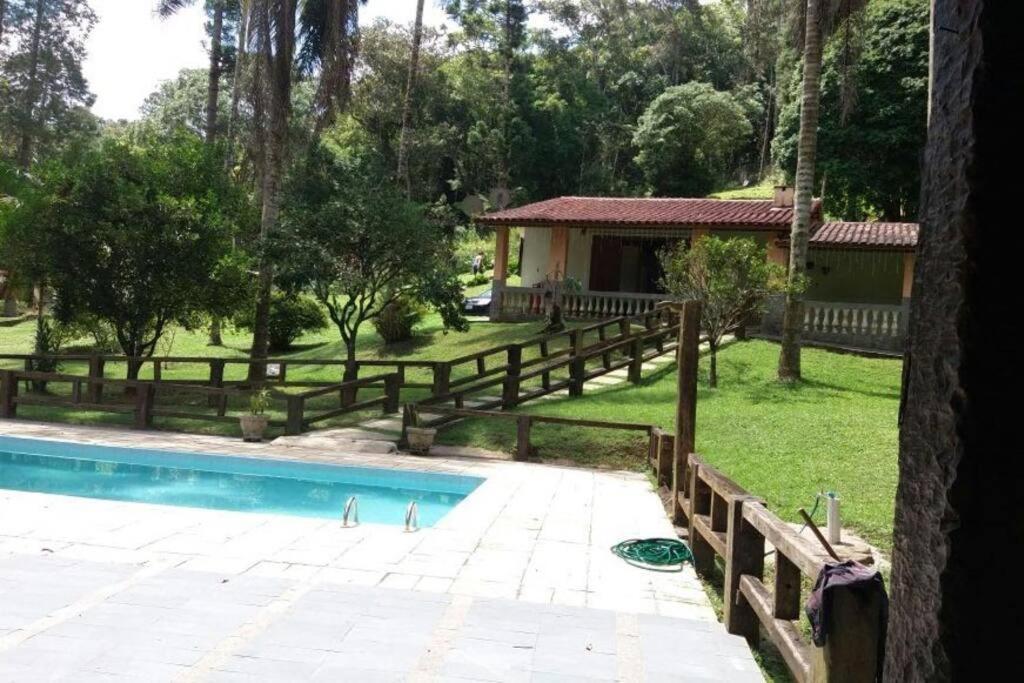 Casa De Campo Agradavel Com Piscina, Parquinho, Lago, Riacho, Quadra, Sinuca E Mais! Villa Juquitiba Exterior photo